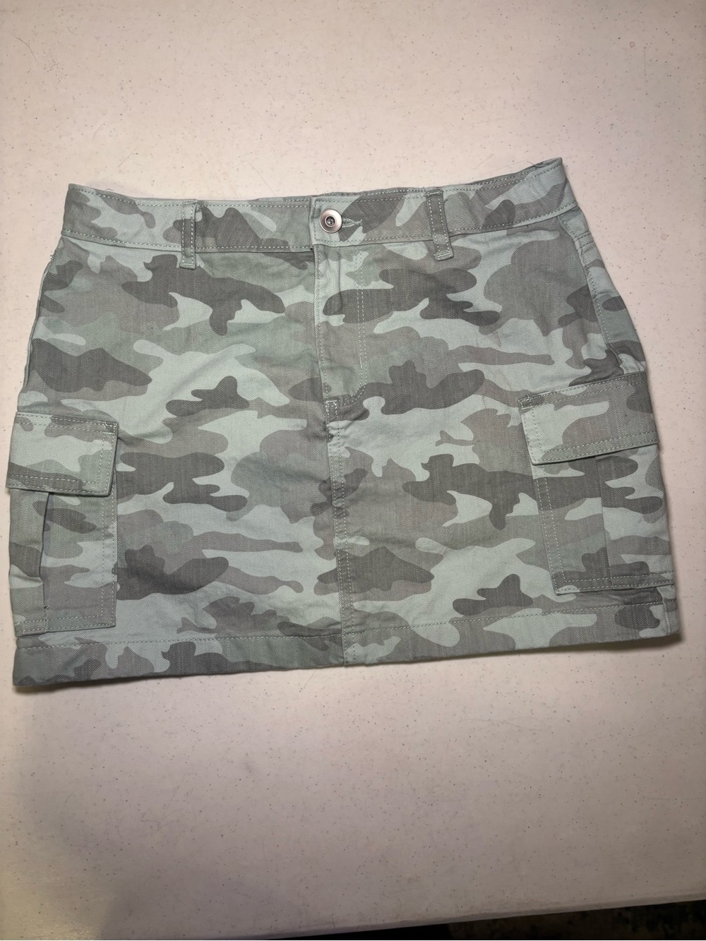 Place Women's Camo Cargo Mini Skort - Sage Green